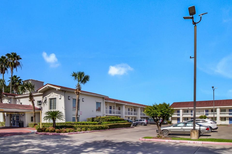 Property building, Day, Street view, Parking