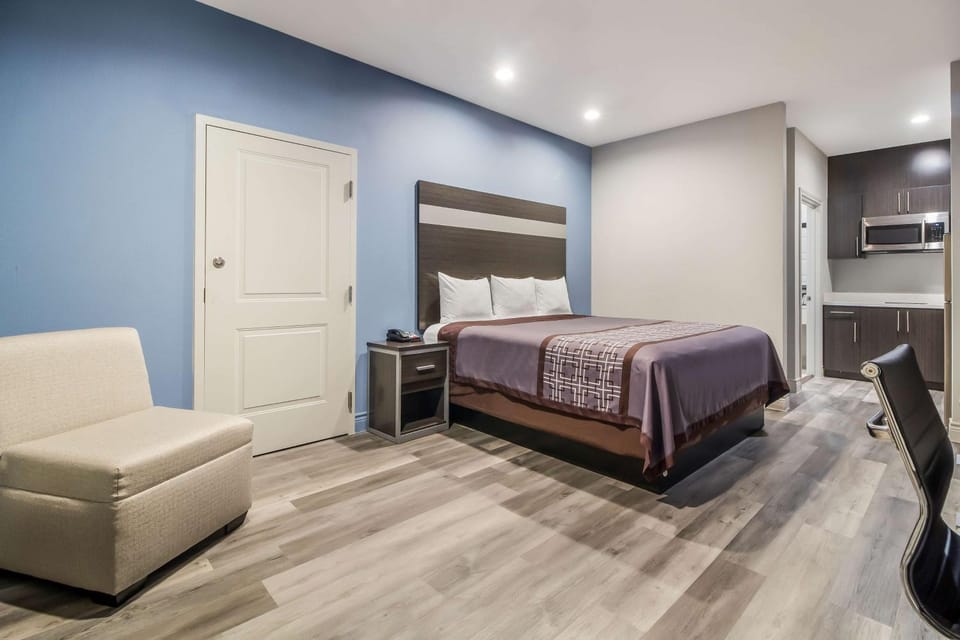 Photo of the whole room, Bedroom, On site
