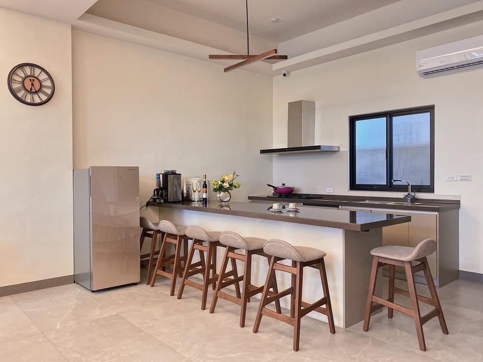 Restaurant/places to eat, Dining area