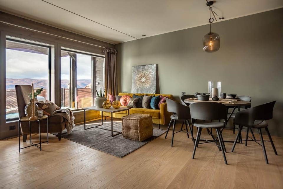 Living room, Dining area