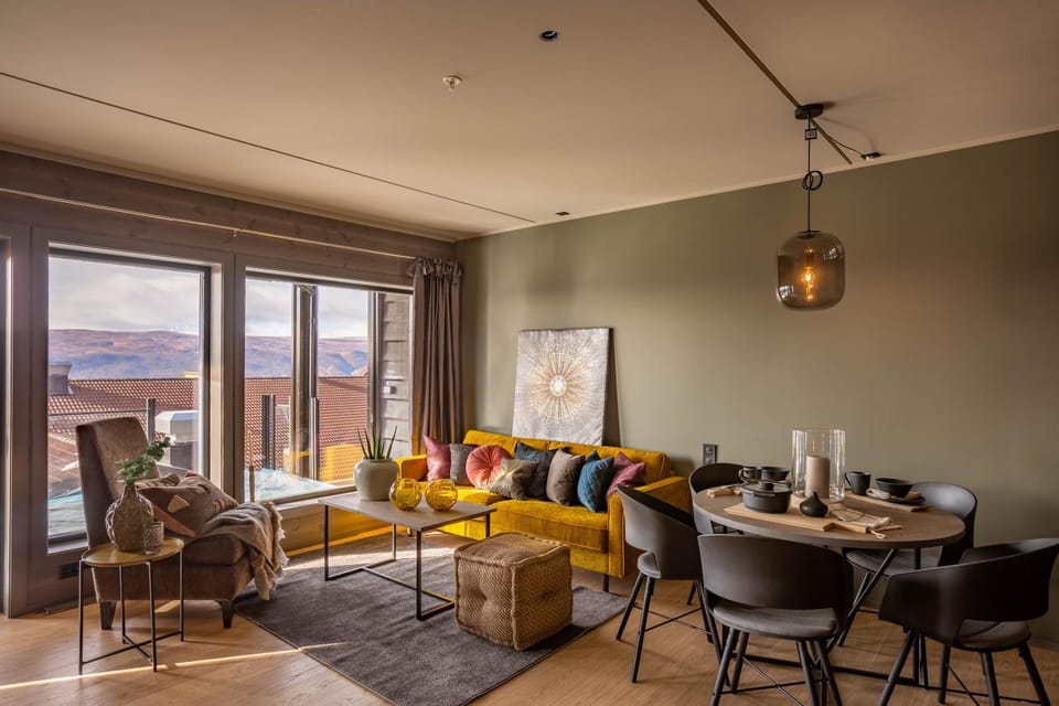 Living room, Seating area, Dining area