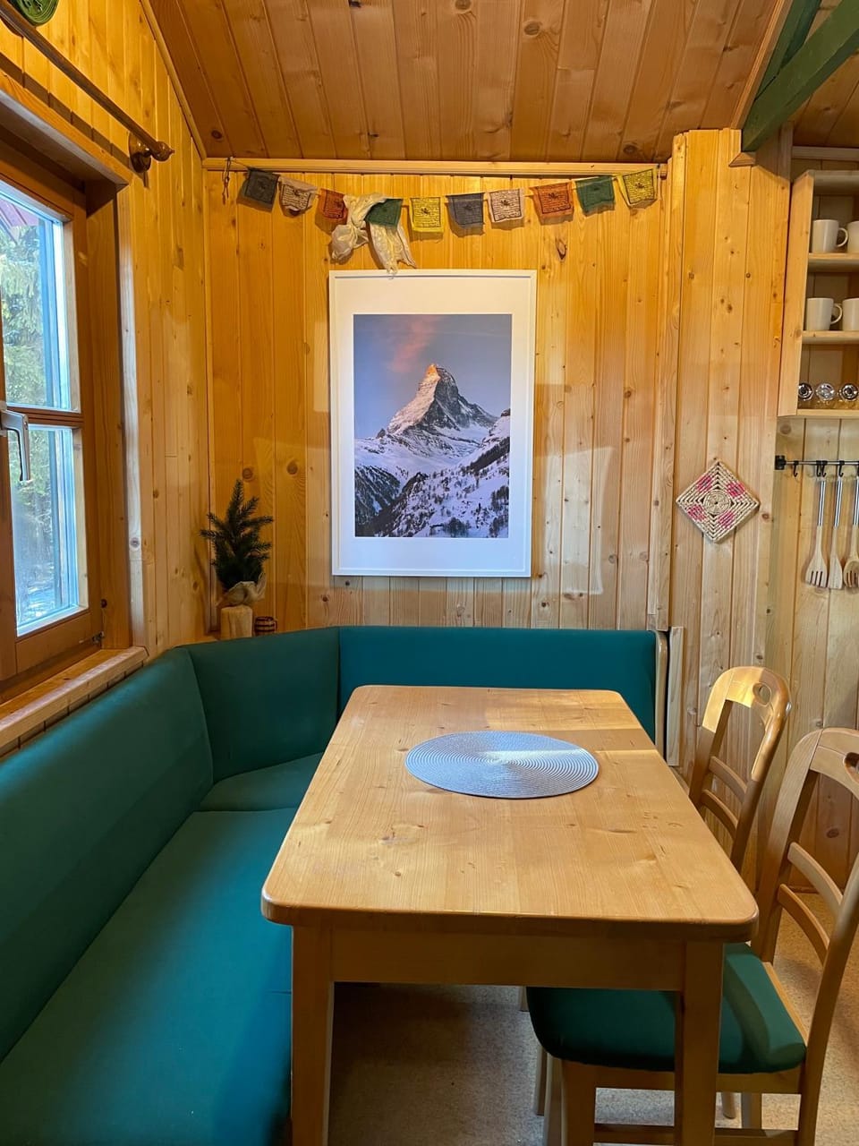 Seating area, Dining area