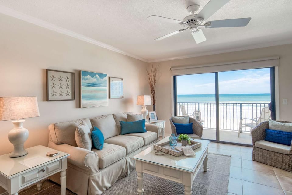Sunrise Terrace House in Crescent Beach