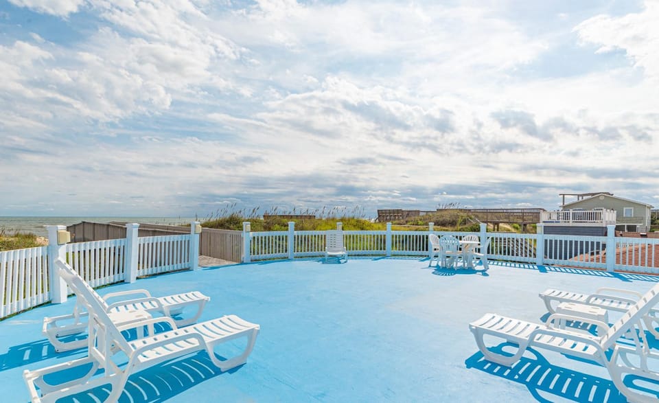 Blue Crush - KDH MP 8, Oceanfront, Ocean Views, Pool, Cabana, Hot Tub, Elevator, Rec Room, Pets OK House in Kill Devil Hills