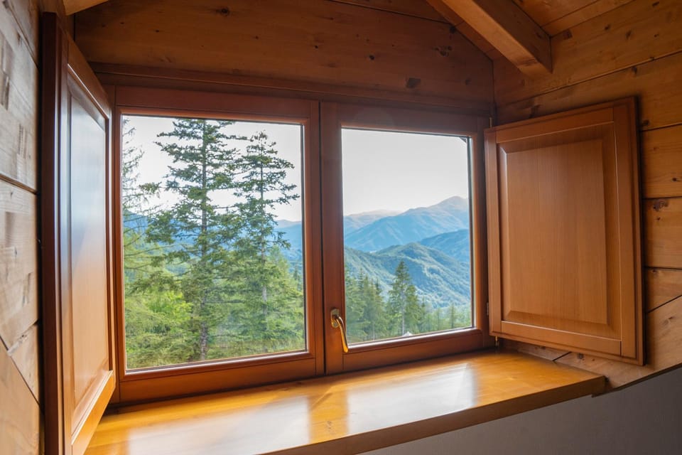 Bedroom, Mountain view