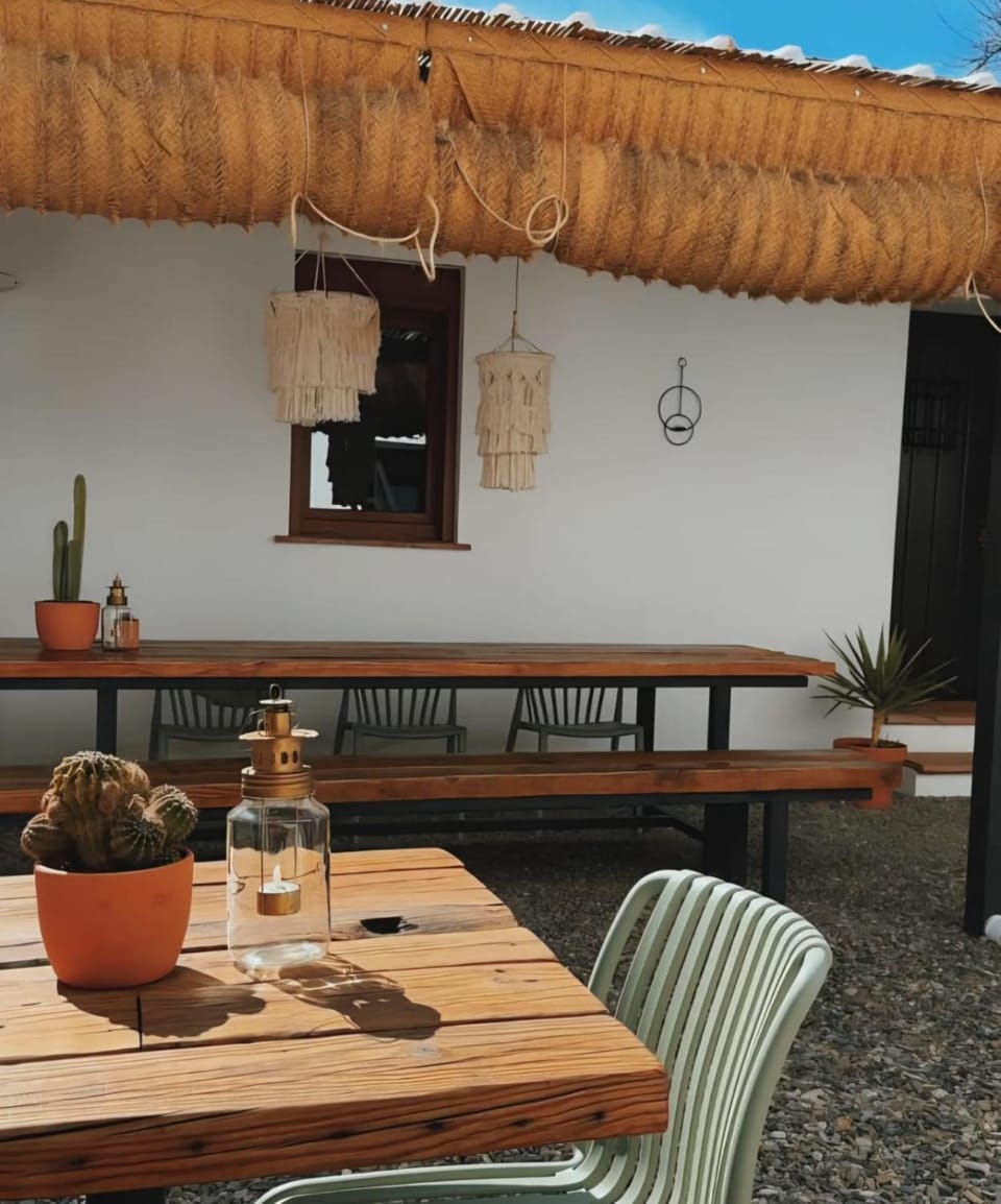 Property building, Patio, Restaurant/places to eat, Breakfast