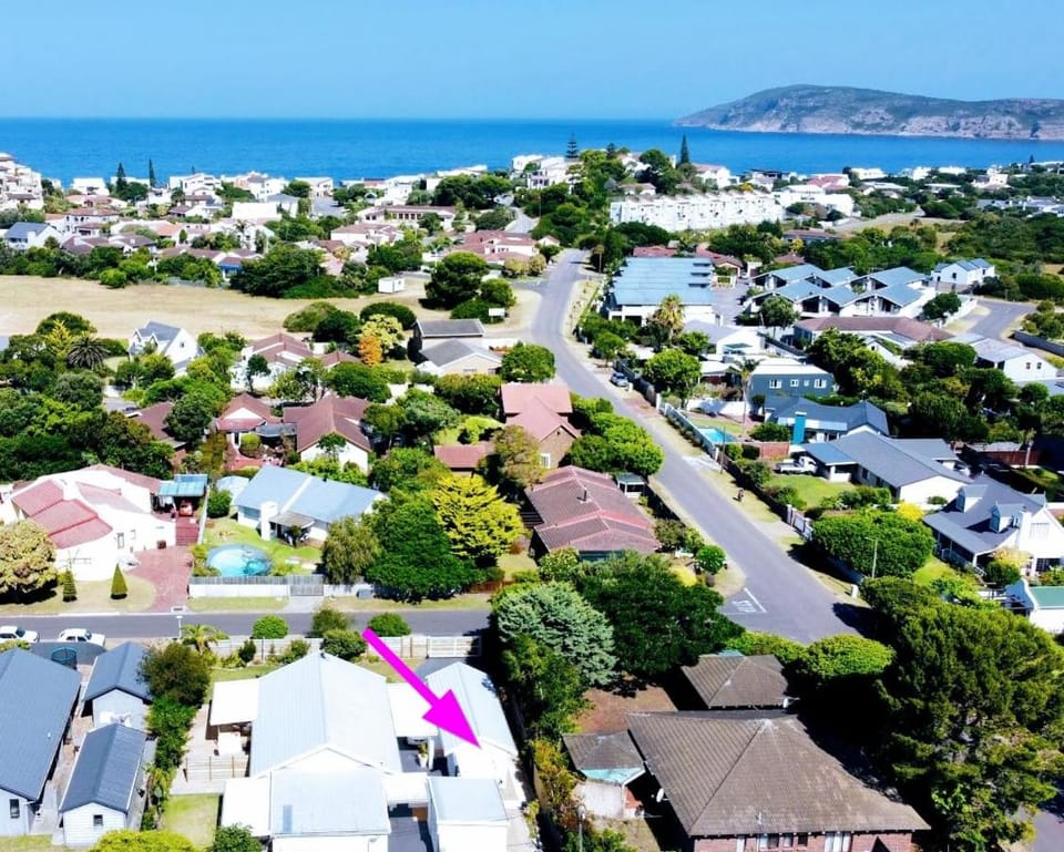 The Sanctuary Nook - 7 min walk to beach Apartment in Plettenberg Bay