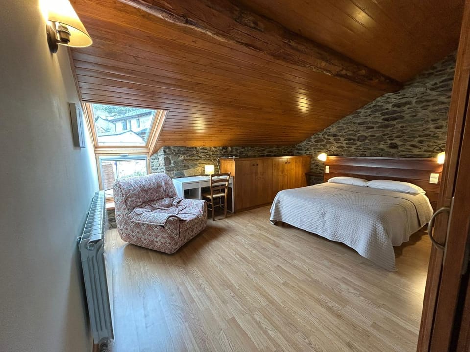 Bed, Photo of the whole room