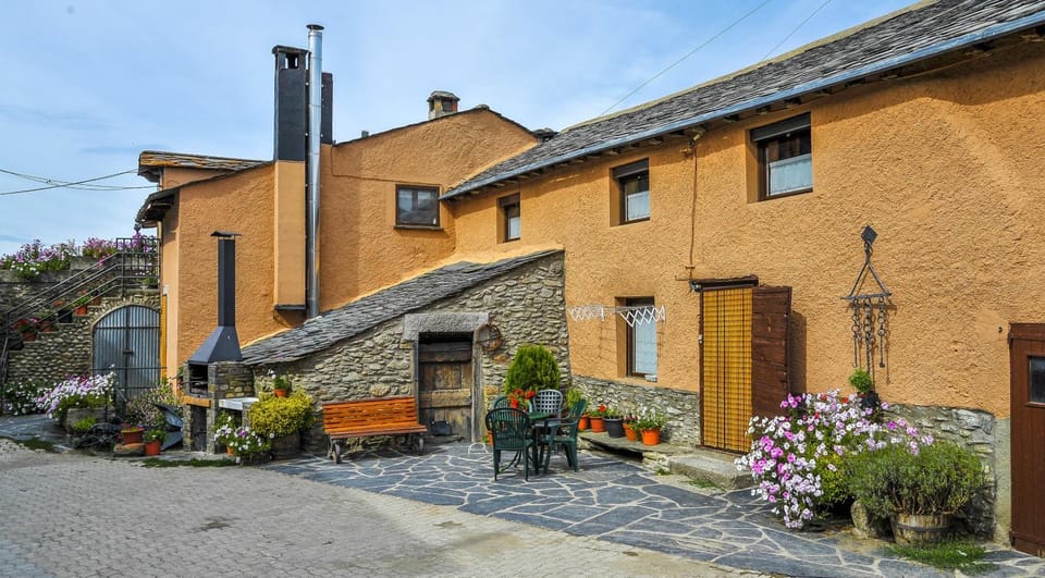 Facade/entrance, Off site, BBQ facilities, Balcony/Terrace