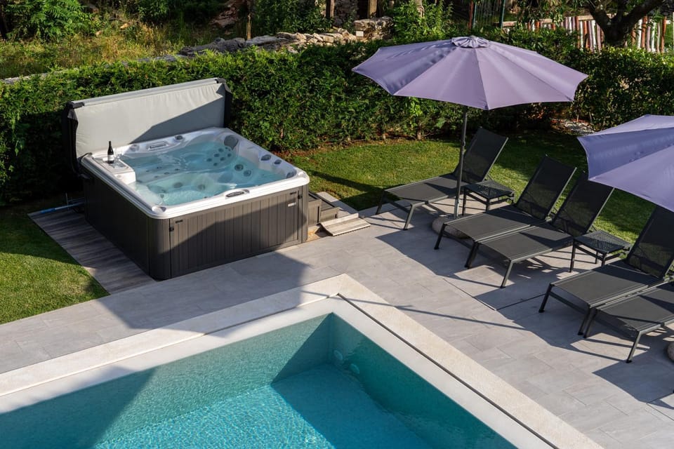 Hot Tub, Pool view, Swimming pool