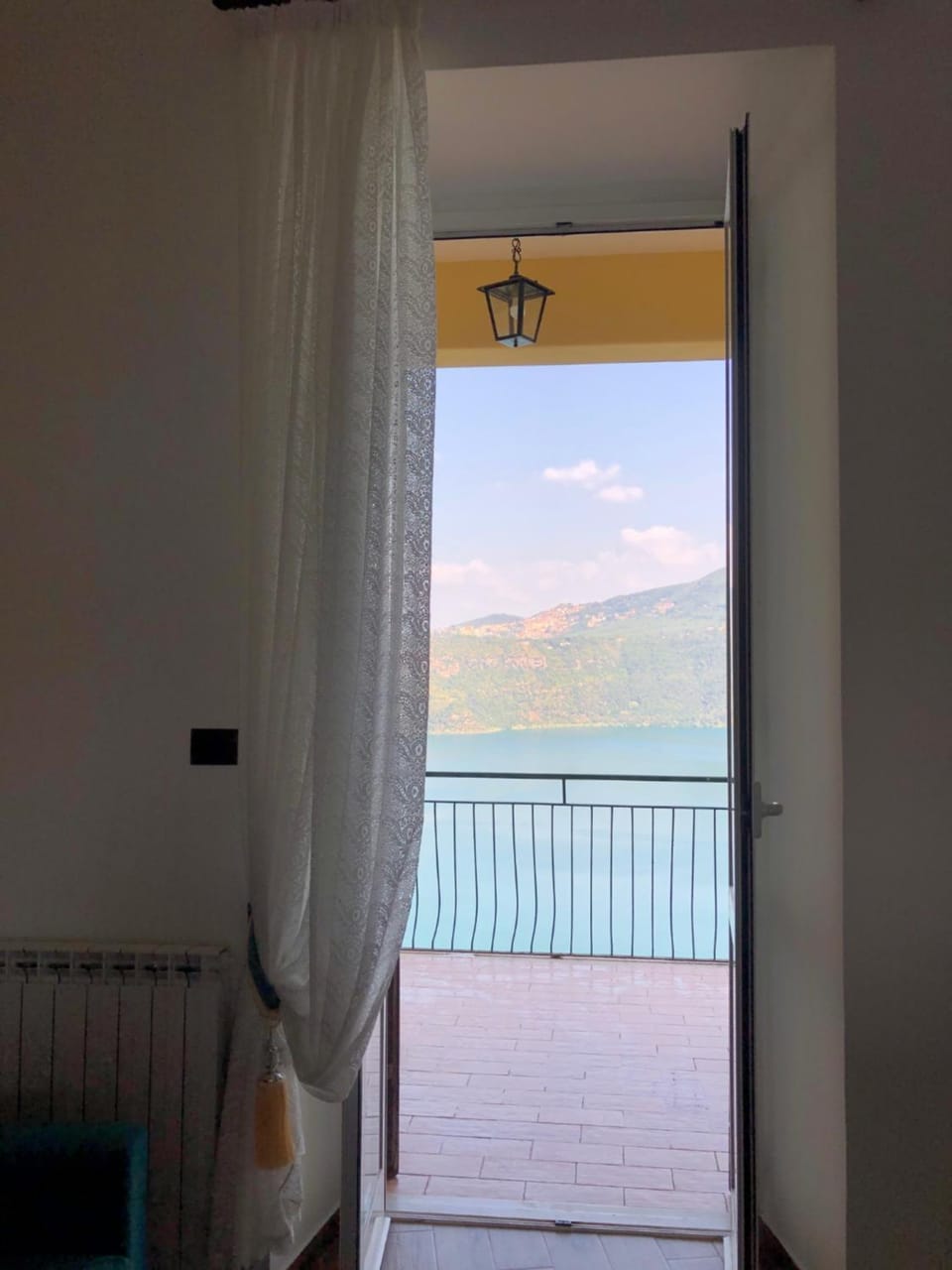 Living room, Lake view