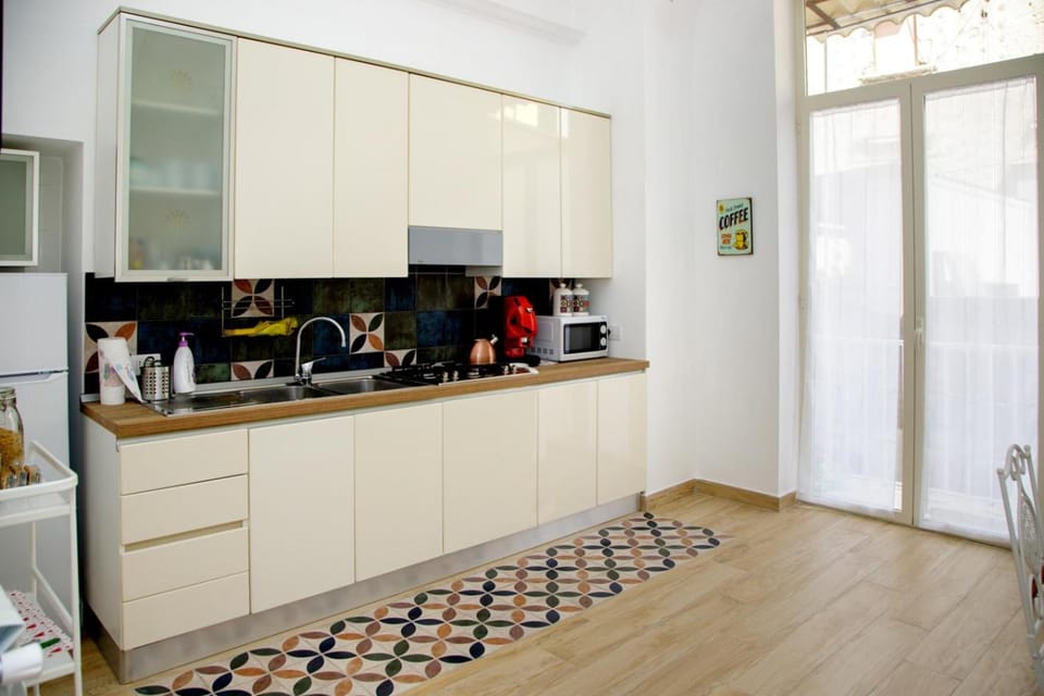 Communal kitchen, Area and facilities