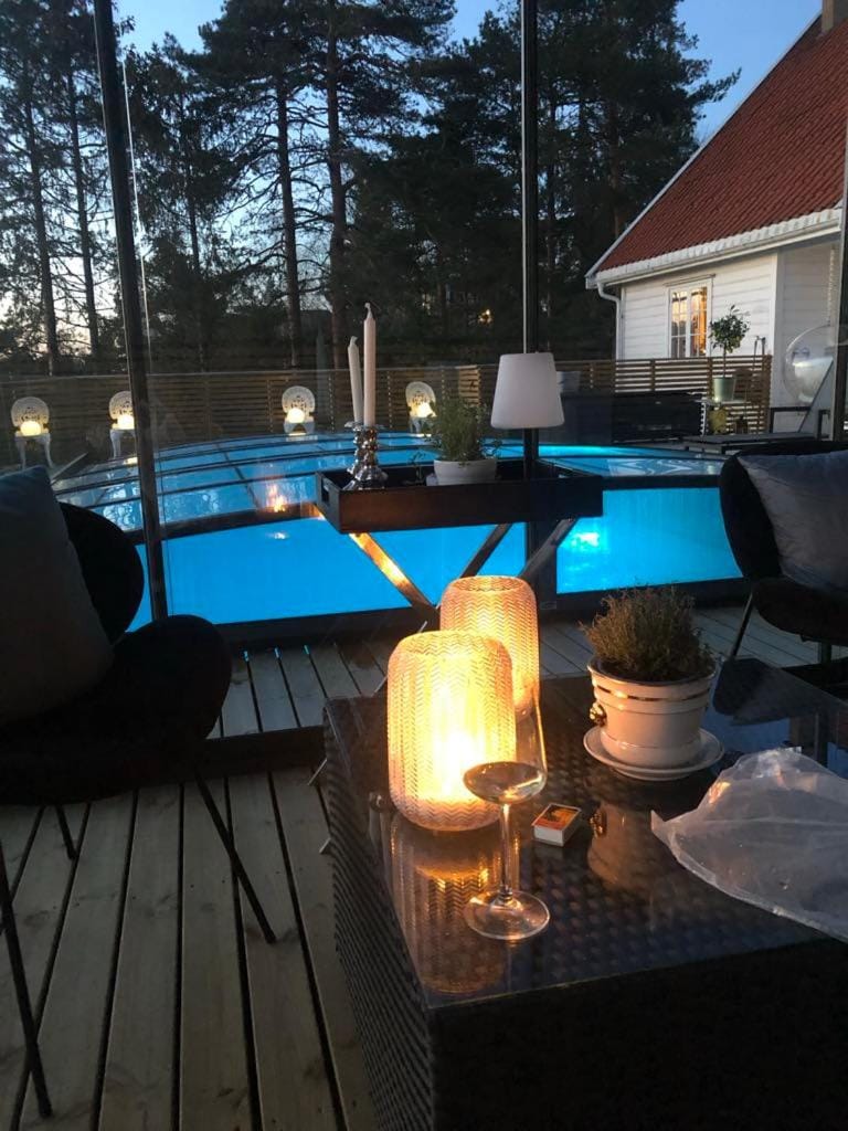 Swimming pool