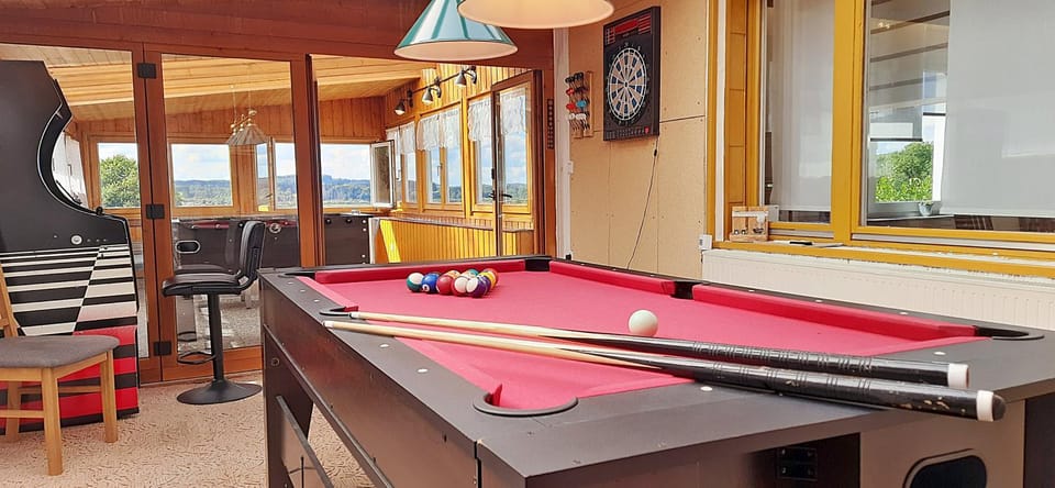 Billiard, Darts, Game Room