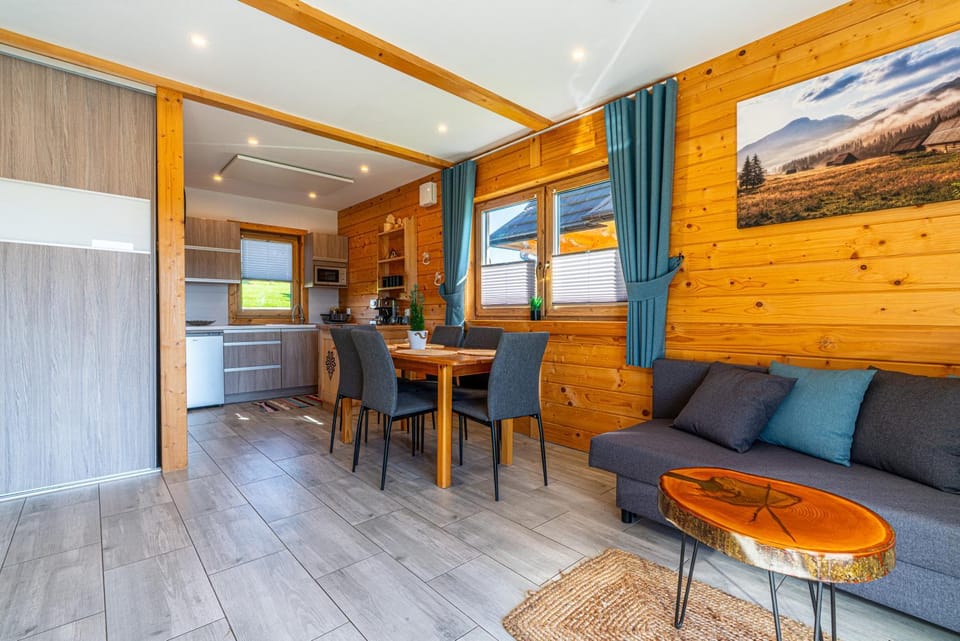 Kitchen or kitchenette, Living room, Seating area, Dining area