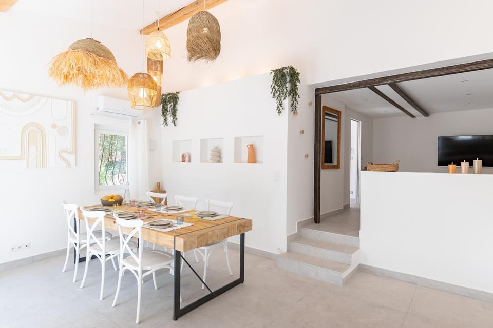 Seating area, Dining area