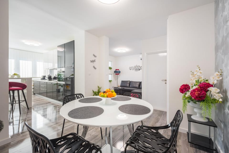 Kitchen or kitchenette, Living room, Dining area