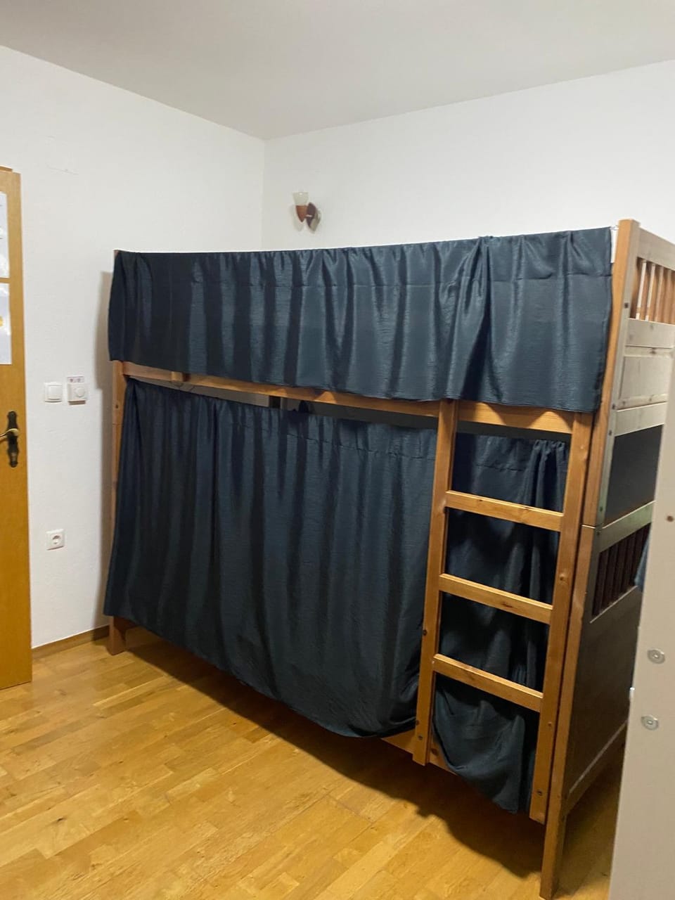 Bedroom, bunk bed