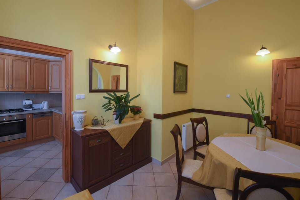 Kitchen or kitchenette, Dining area, Internal: Not applicable to any particular room