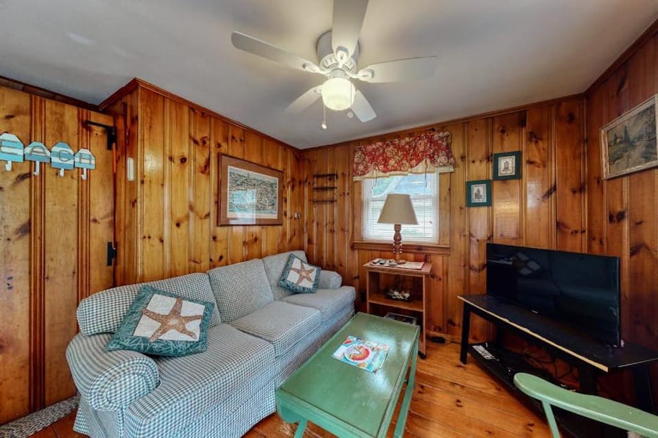 Little Cottage House in York Beach