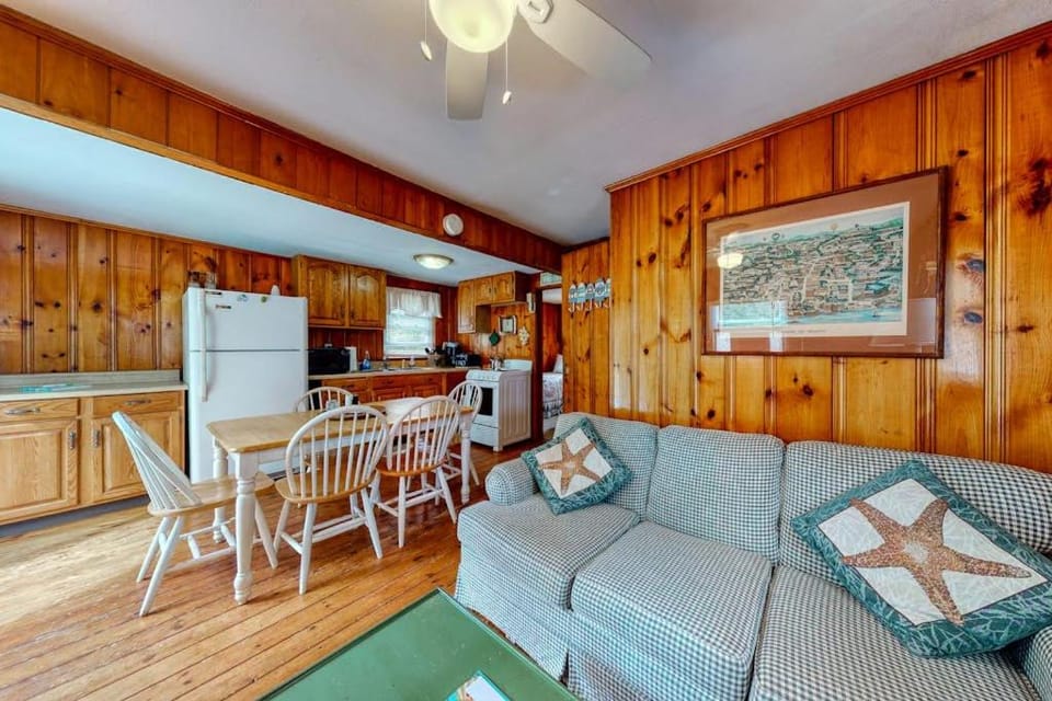 Little Cottage House in York Beach