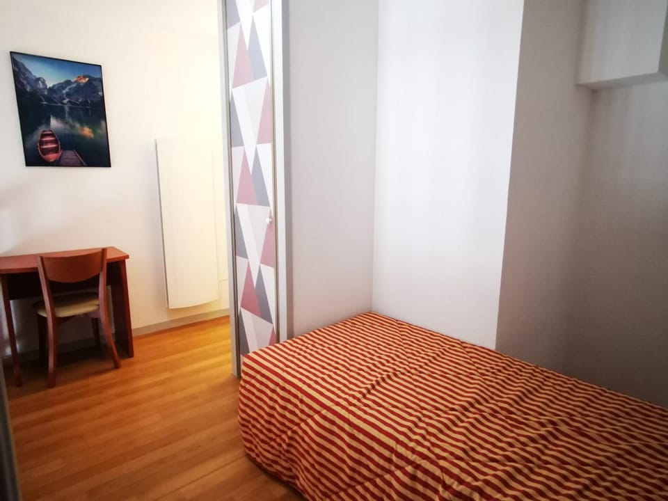 Duplex agréable, parking - 7 pers. - FR-1-404-256 Apartment in Occitanie