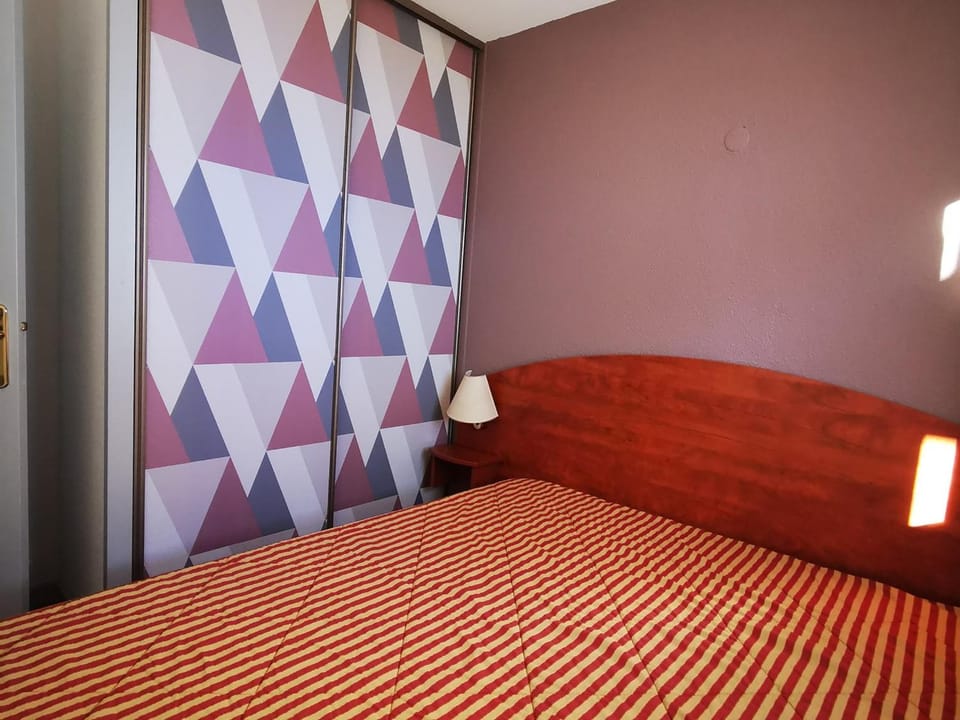 Duplex agréable, parking - 7 pers. - FR-1-404-256 Apartment in Occitanie
