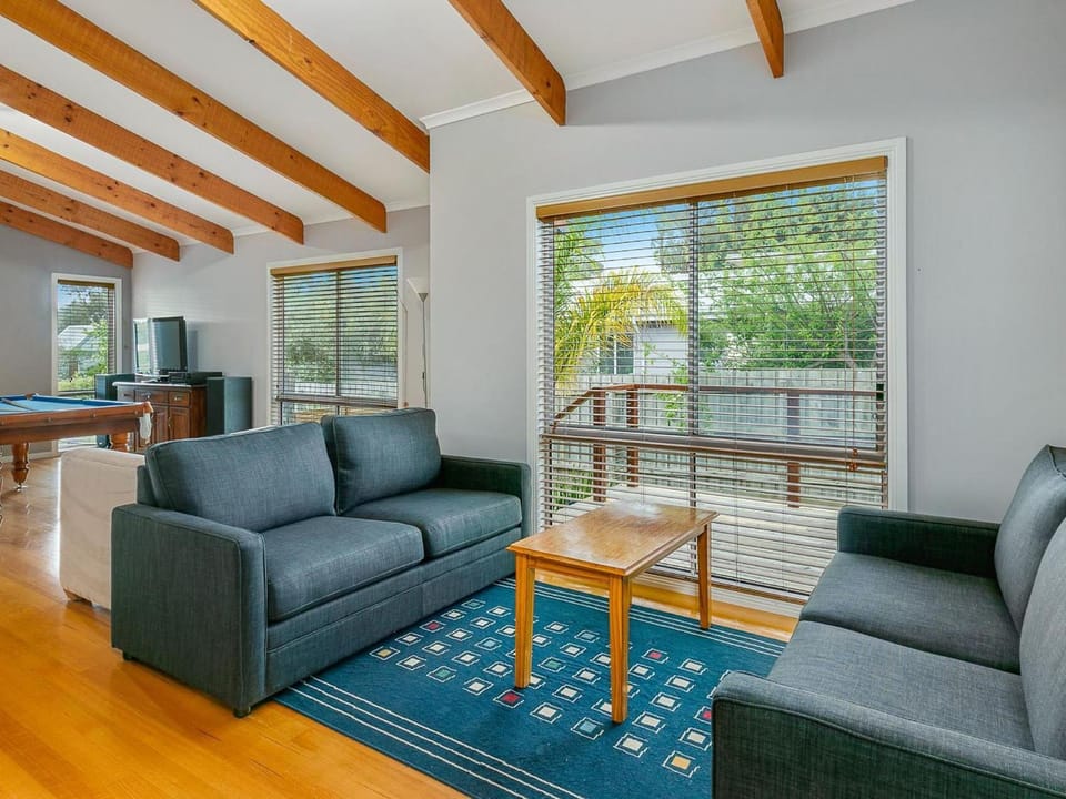 Red Rocks Villa House in Cowes