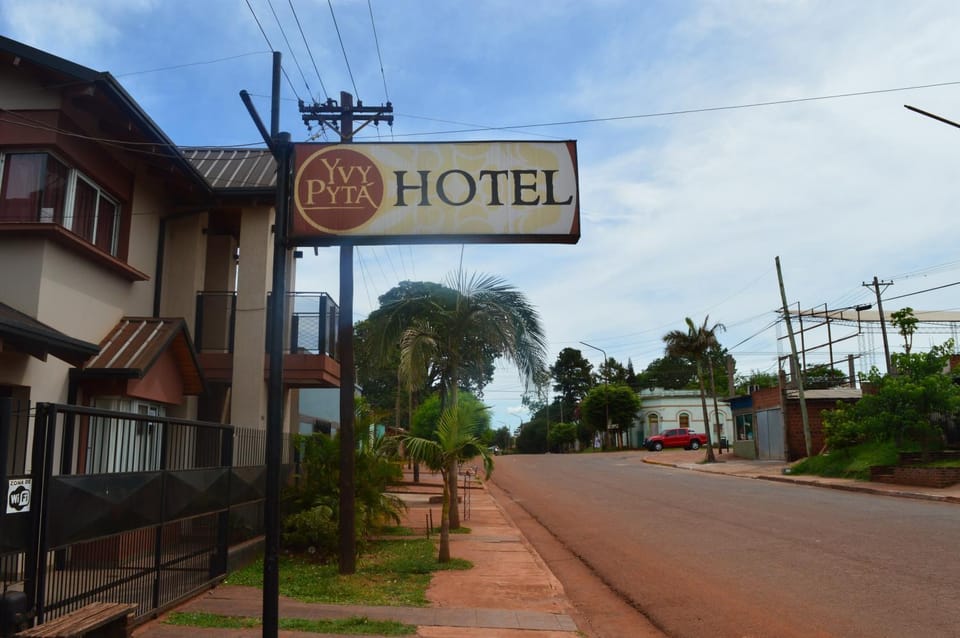 Property building, Facade/entrance, Property logo or sign, Street view, Location