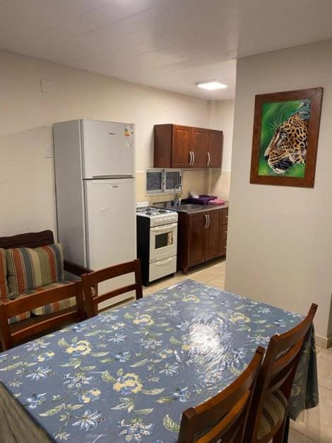 Kitchen or kitchenette, Food and drinks, Dining area, Breakfast, kitchen
