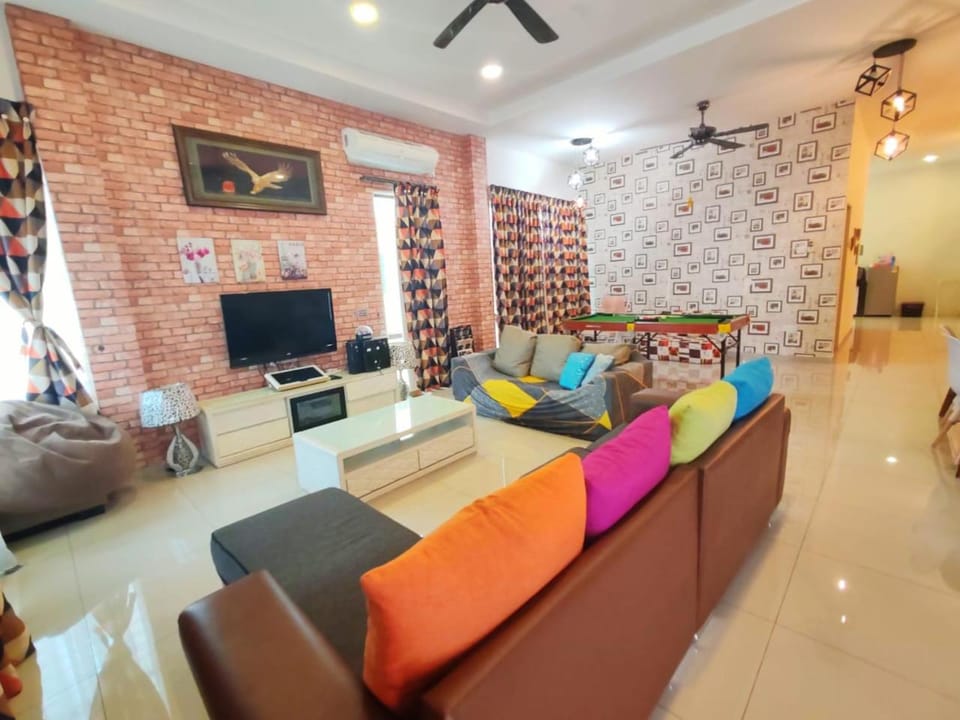 17Lumut 9minTelukBatik - 15Pax 4BR4Bath Karaoke Snooker Kid Pool BBQ House in Perak