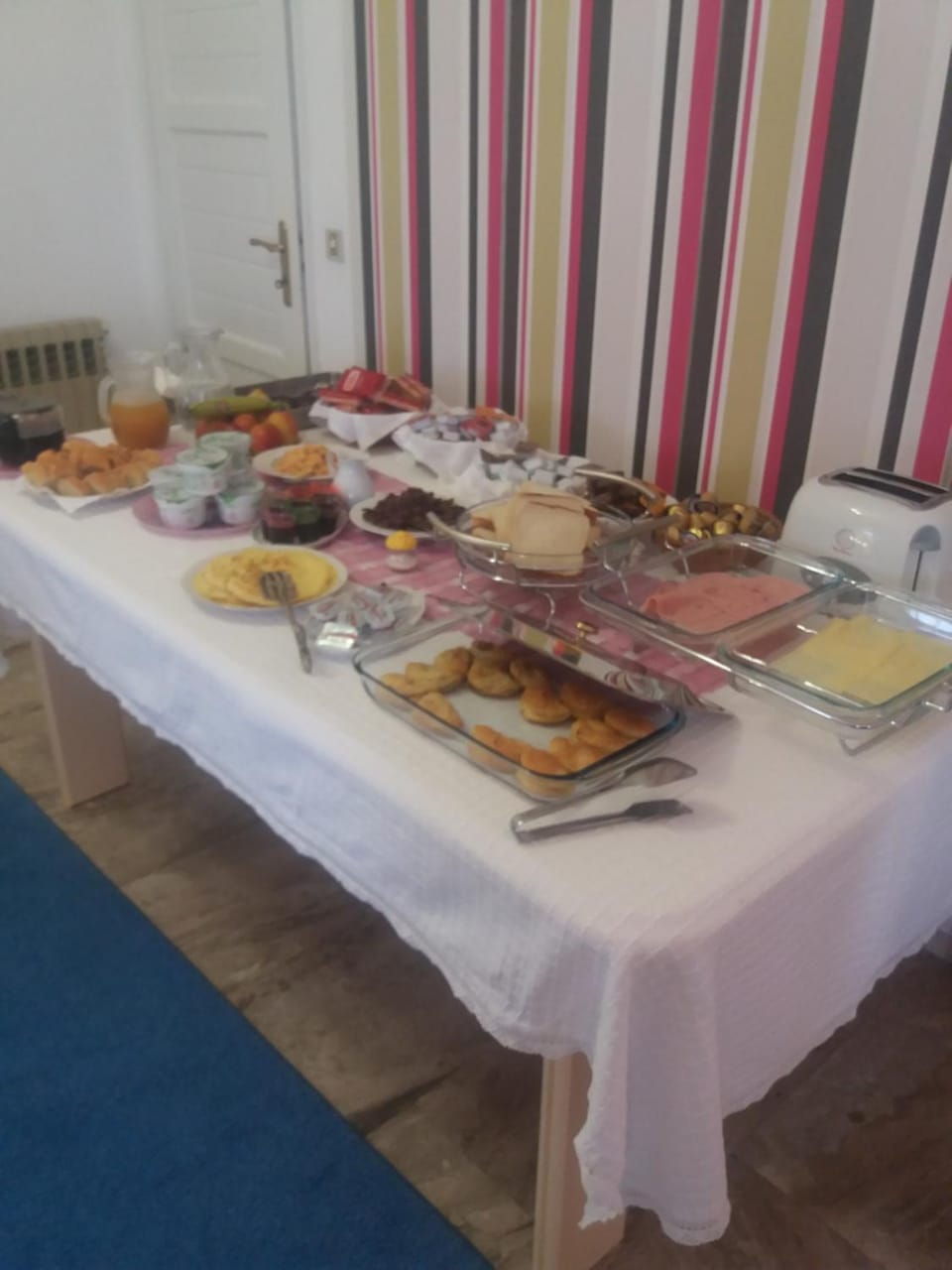 Food and drinks, On site, Buffet breakfast