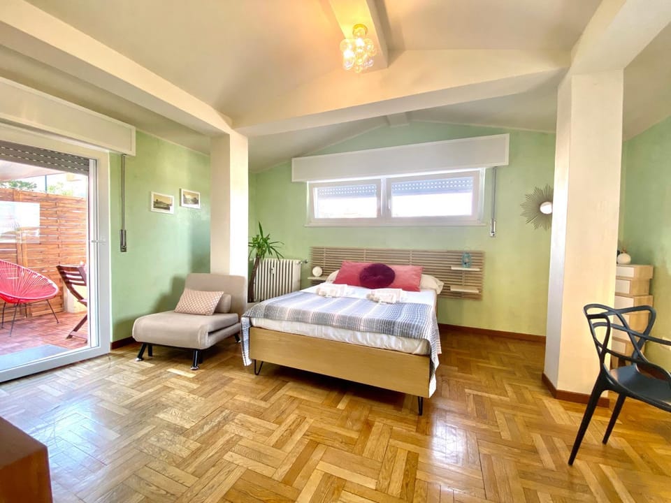 Photo of the whole room