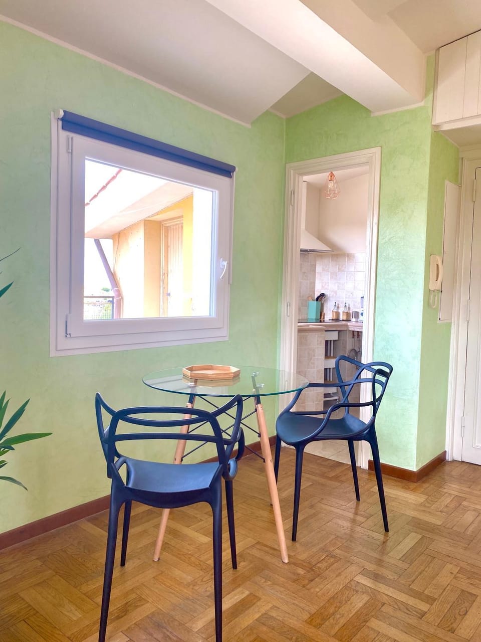 Seating area, Dining area