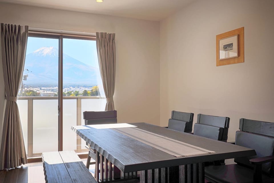 Living room, Mountain view