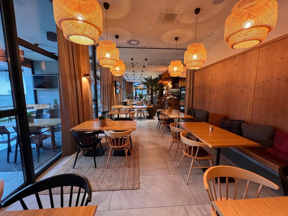 Restaurant/places to eat, Banquet/Function facilities