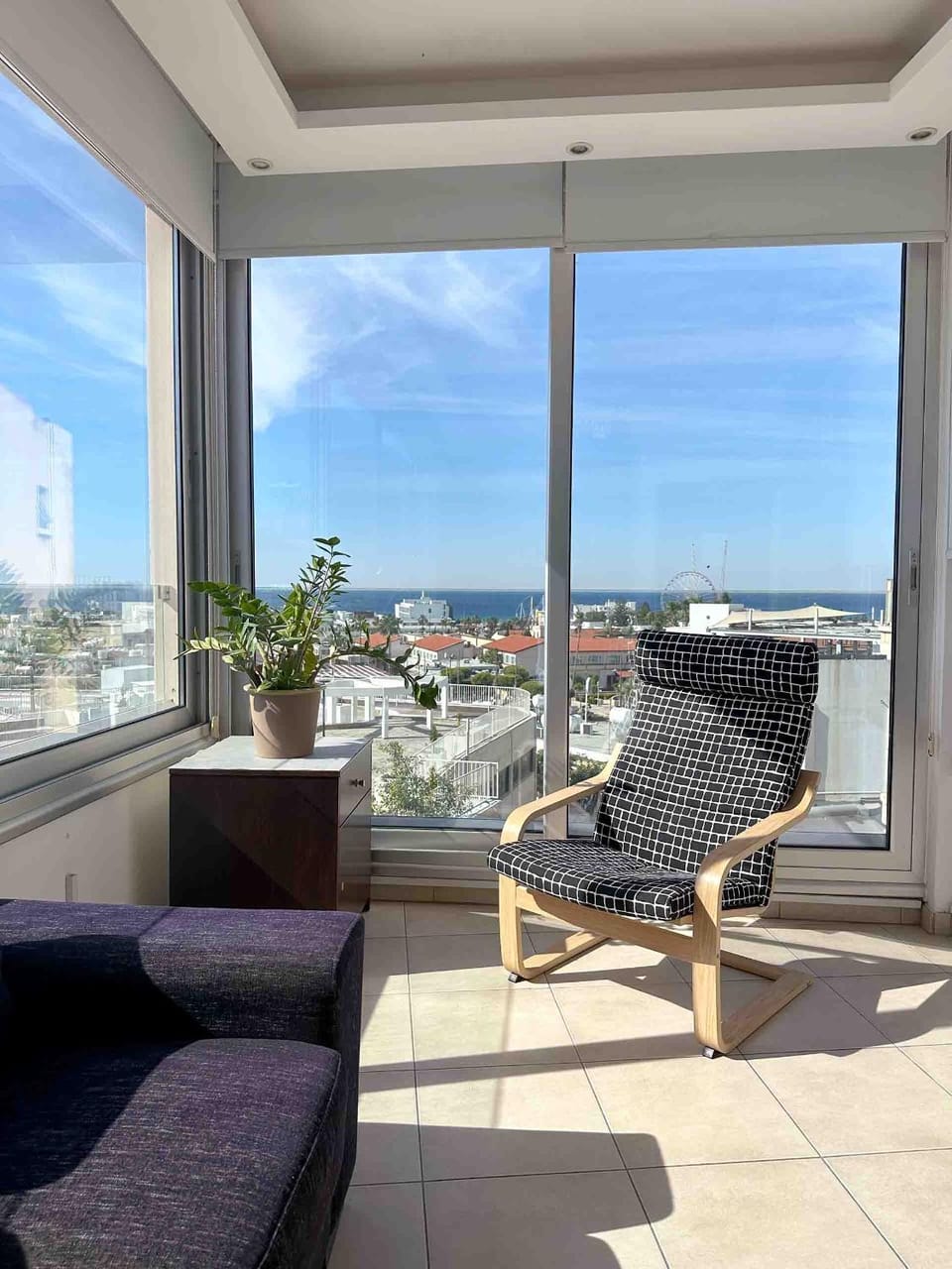 Day, Natural landscape, Living room, Seating area, City view, Sea view