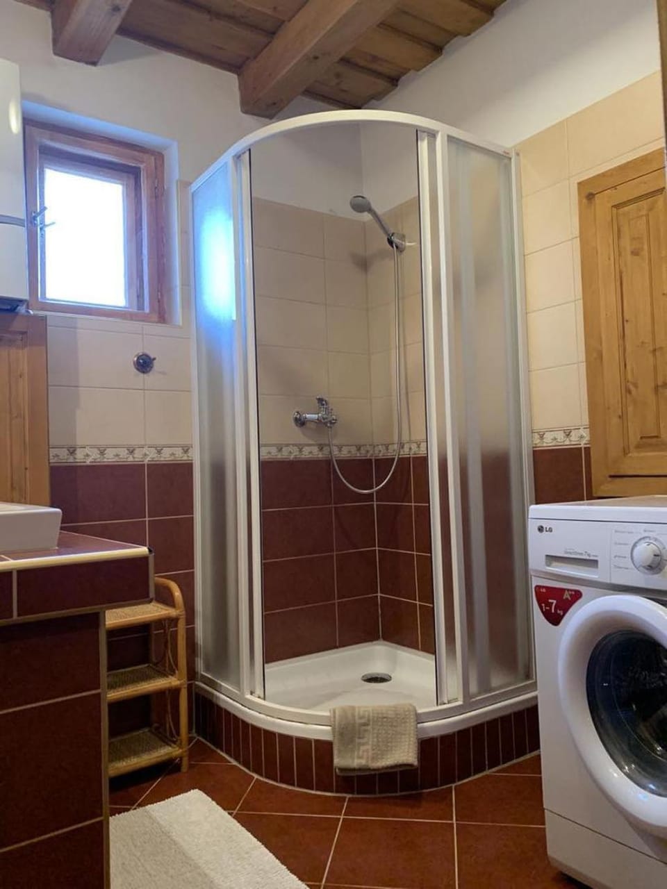 Shower, Bathroom, towels, washing machine
