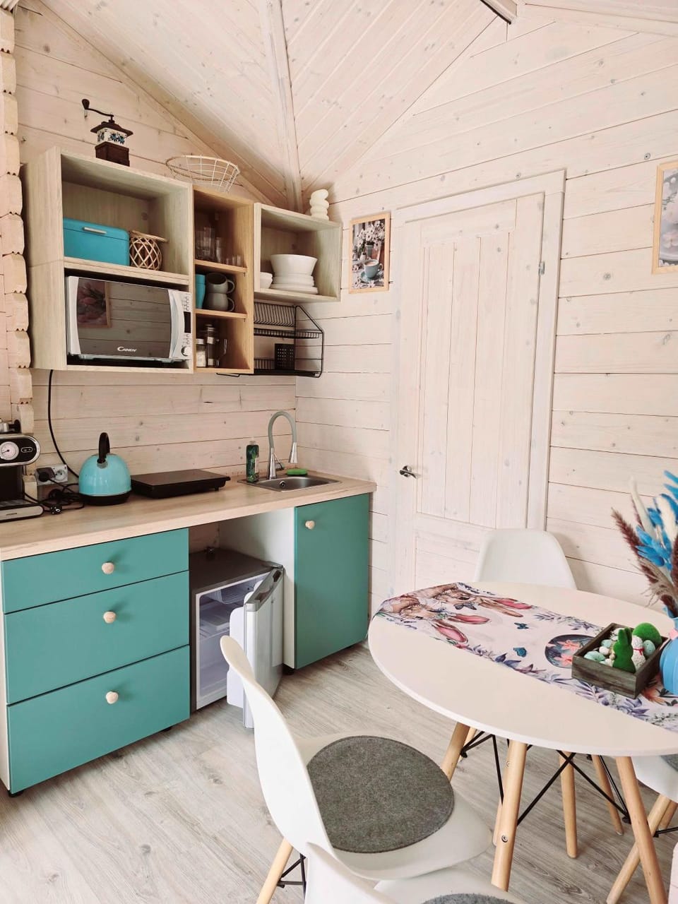 Kitchen or kitchenette, Dining area, oven, pet friendly, stove