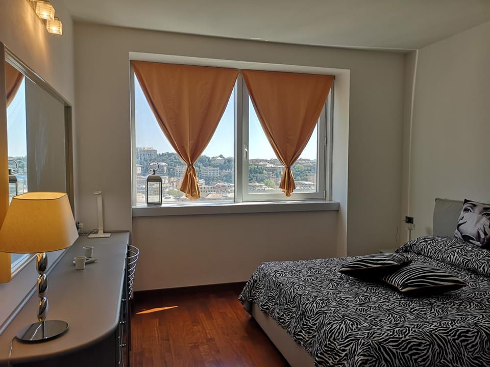 Suite Lambruschini central with top city view - Free covered parking Apartment in Genoa