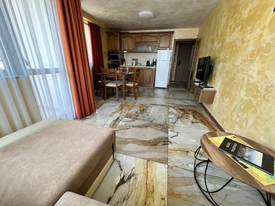 TV and multimedia, Kitchen or kitchenette, Living room, Dining area, minibar