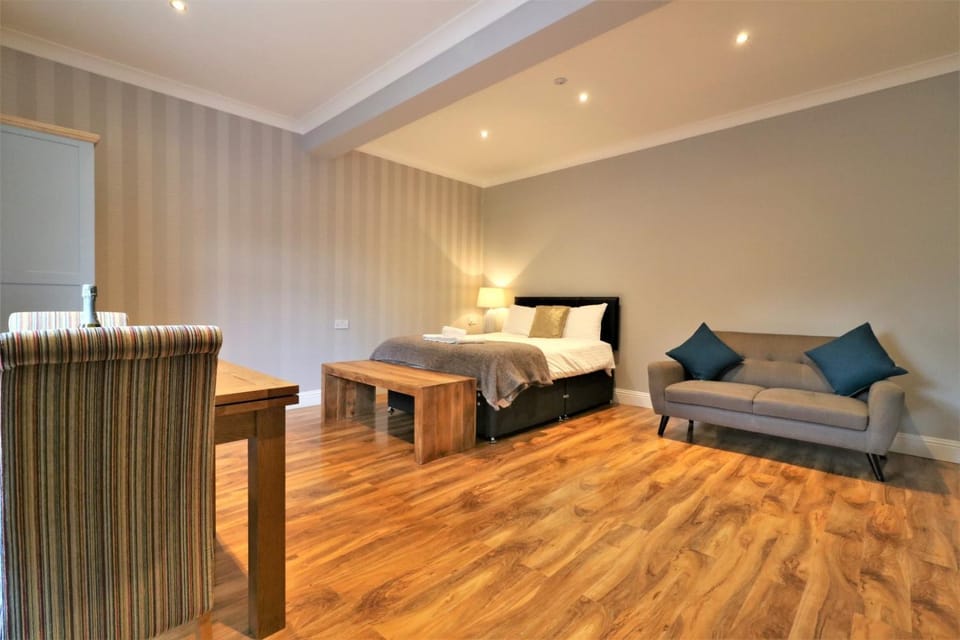 Seating area, Bedroom