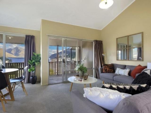 ULTIMATE CONVENIENCE, WALK-TO-TOWN TOWNHOUSE House in Queenstown