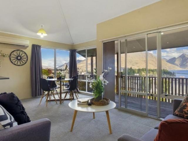 ULTIMATE CONVENIENCE, WALK-TO-TOWN TOWNHOUSE House in Queenstown