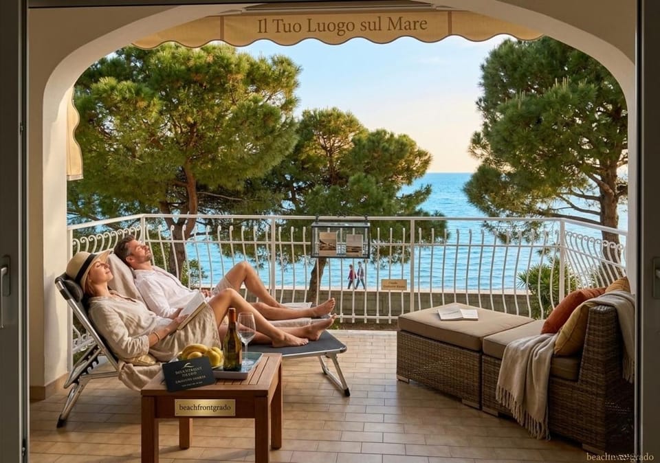 View (from property/room), Balcony/Terrace, Guests, Sea view, sunbed