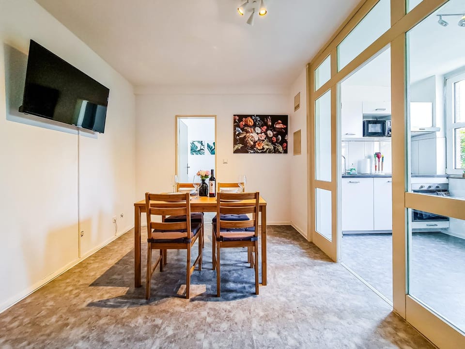 TV and multimedia, Dining area