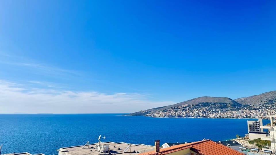 Mountain view, Sea view