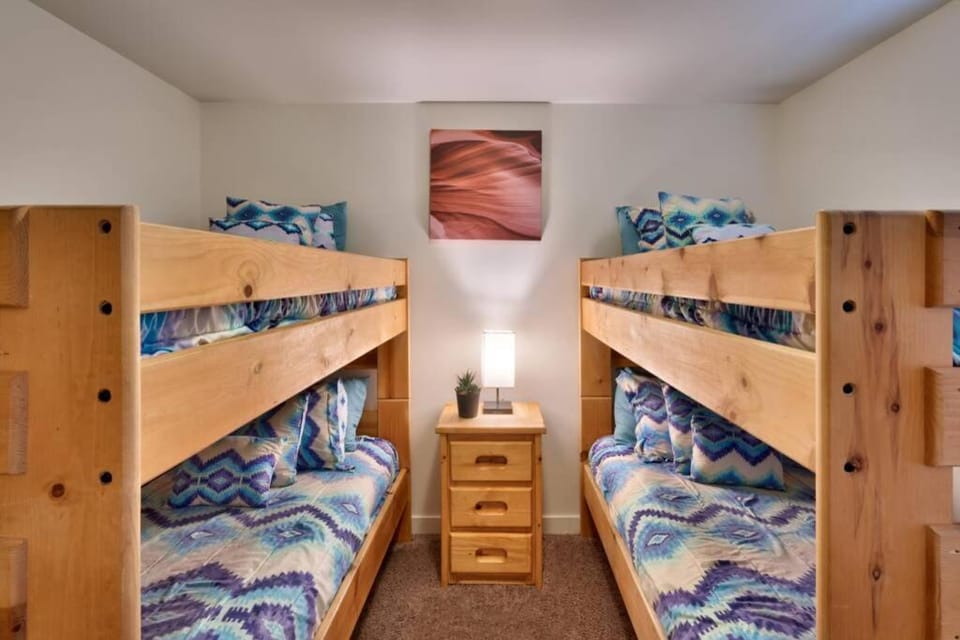 5L Top Floor Redcliff Condo Apartment in Utah