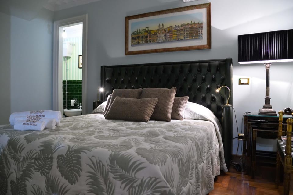 Regal House Roma Capucci 6 Bed and Breakfast in Rome