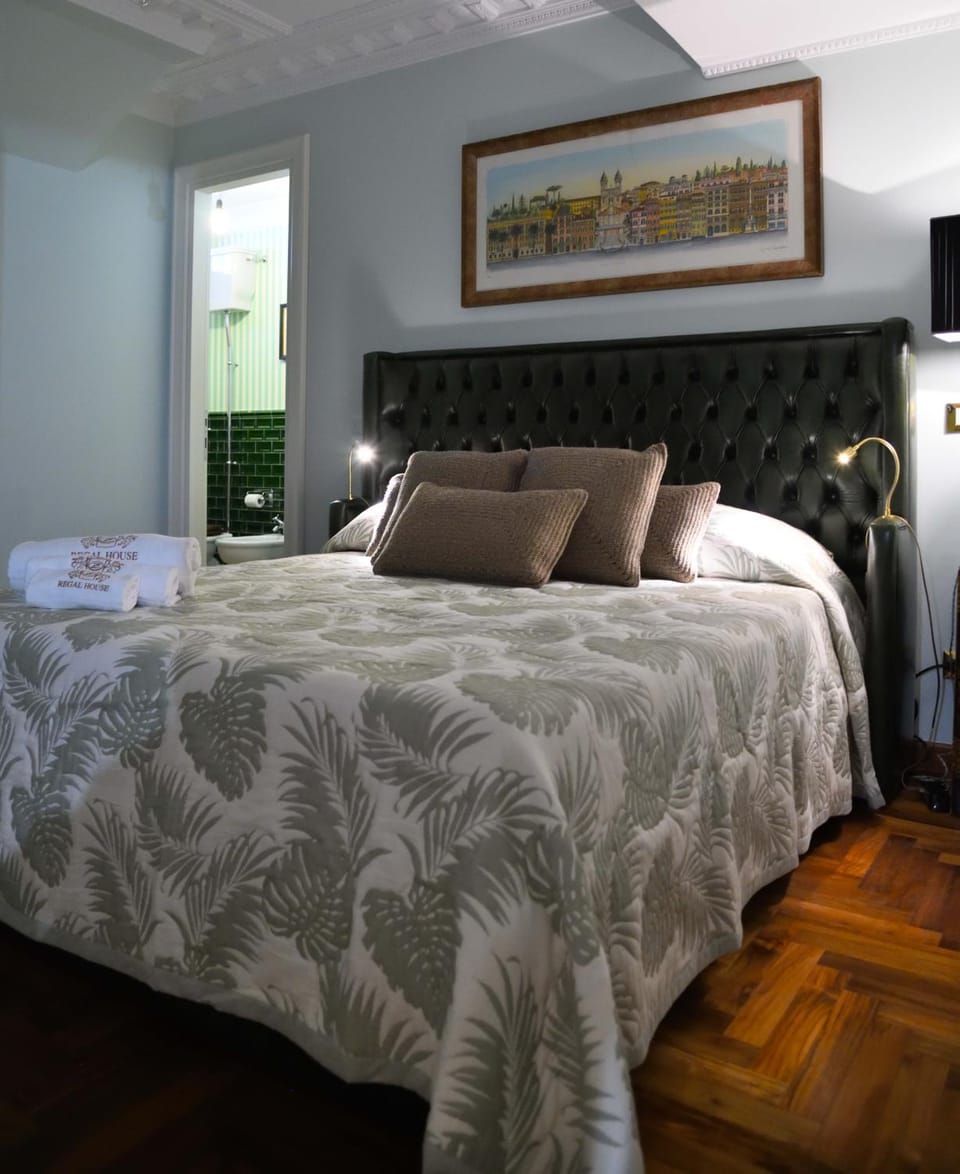 Regal House Roma Capucci 6 Bed and Breakfast in Rome